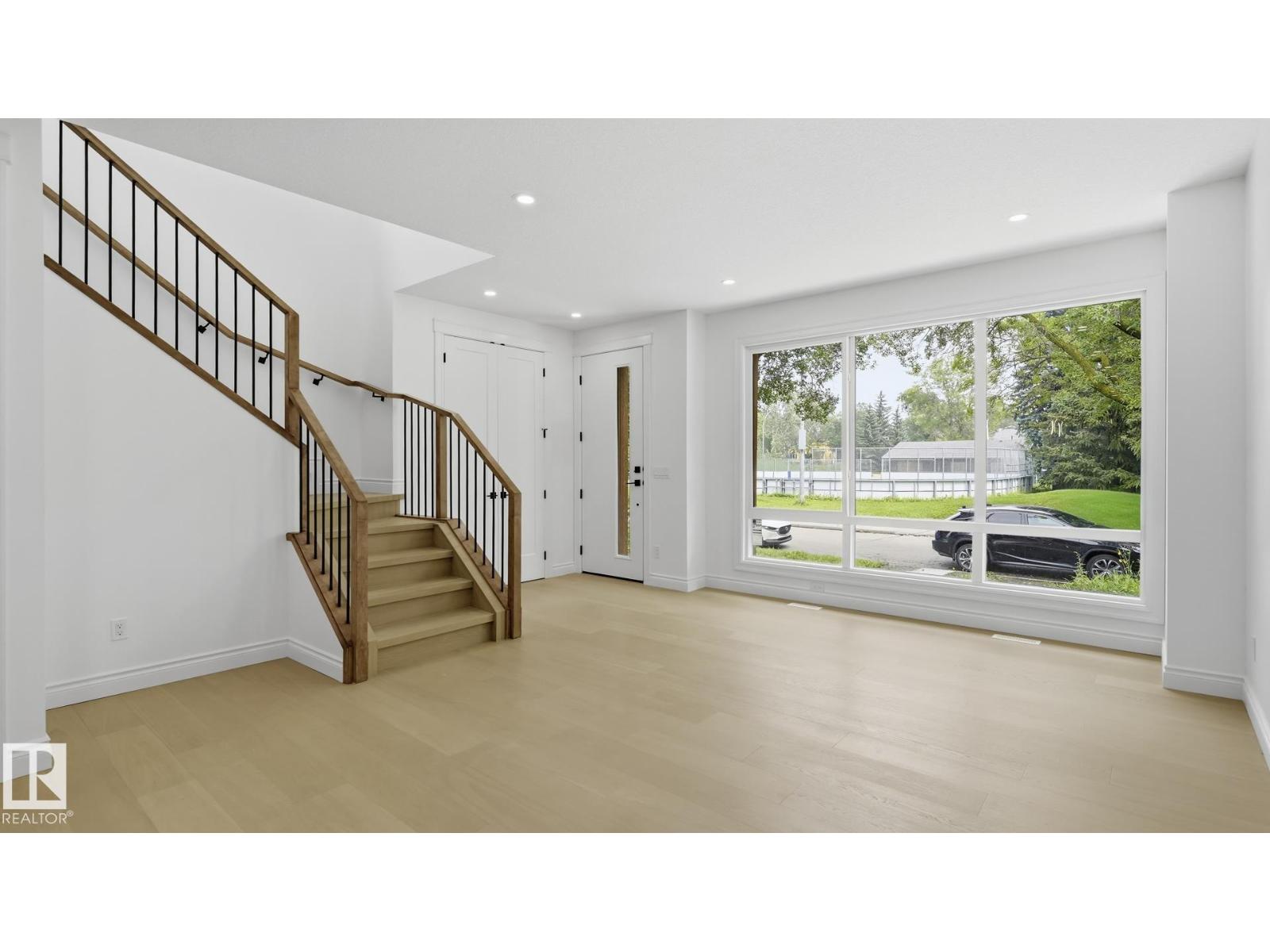 9226 94 ST NW - 4
