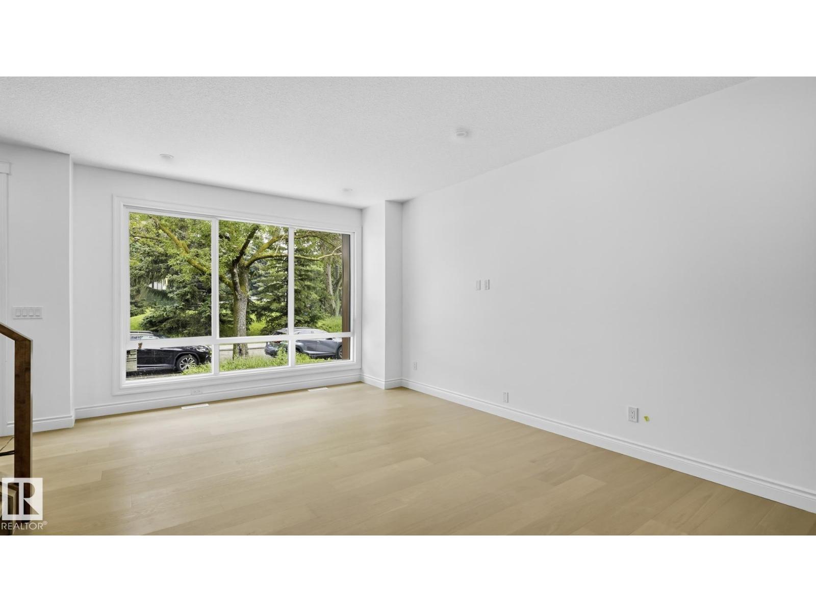 9226 94 ST NW - 5