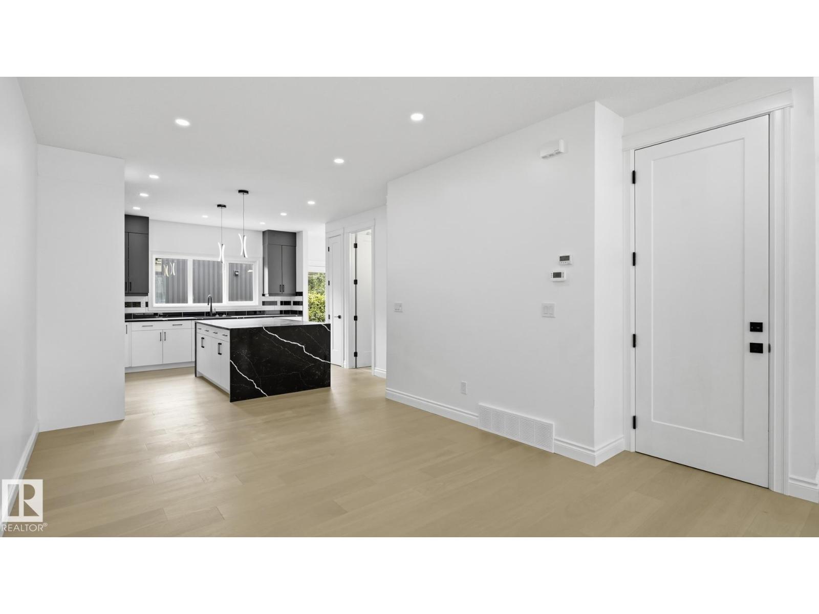 9226 94 ST NW - 6