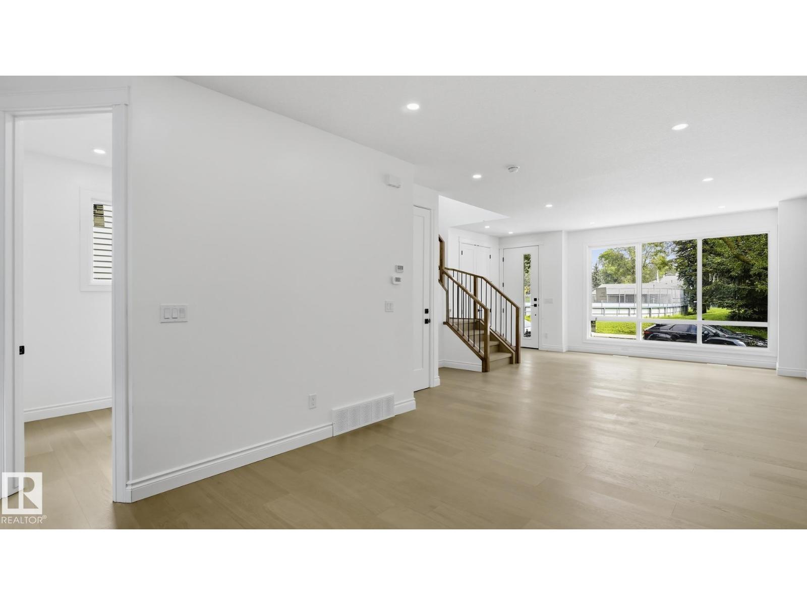 9226 94 ST NW - 7