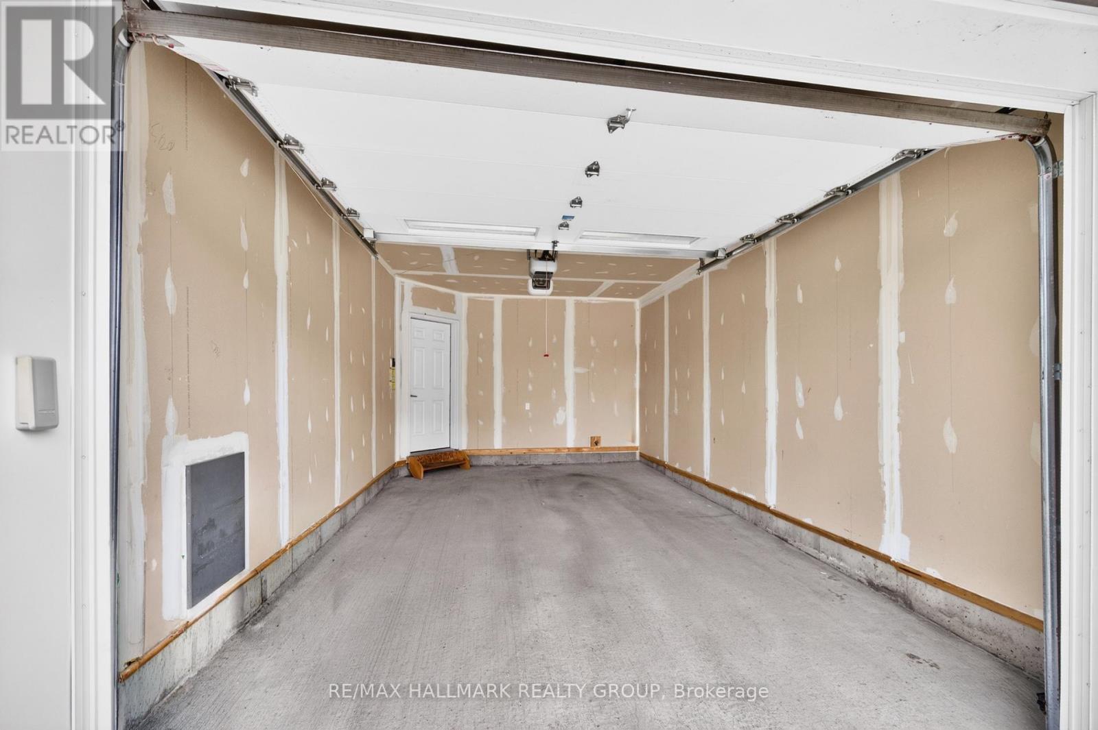 3 Bed, 3 Bath House for Rent in Ottawa – 547 MUSKARI STREET, Ottawa – MLS# X13596016 - Image 39