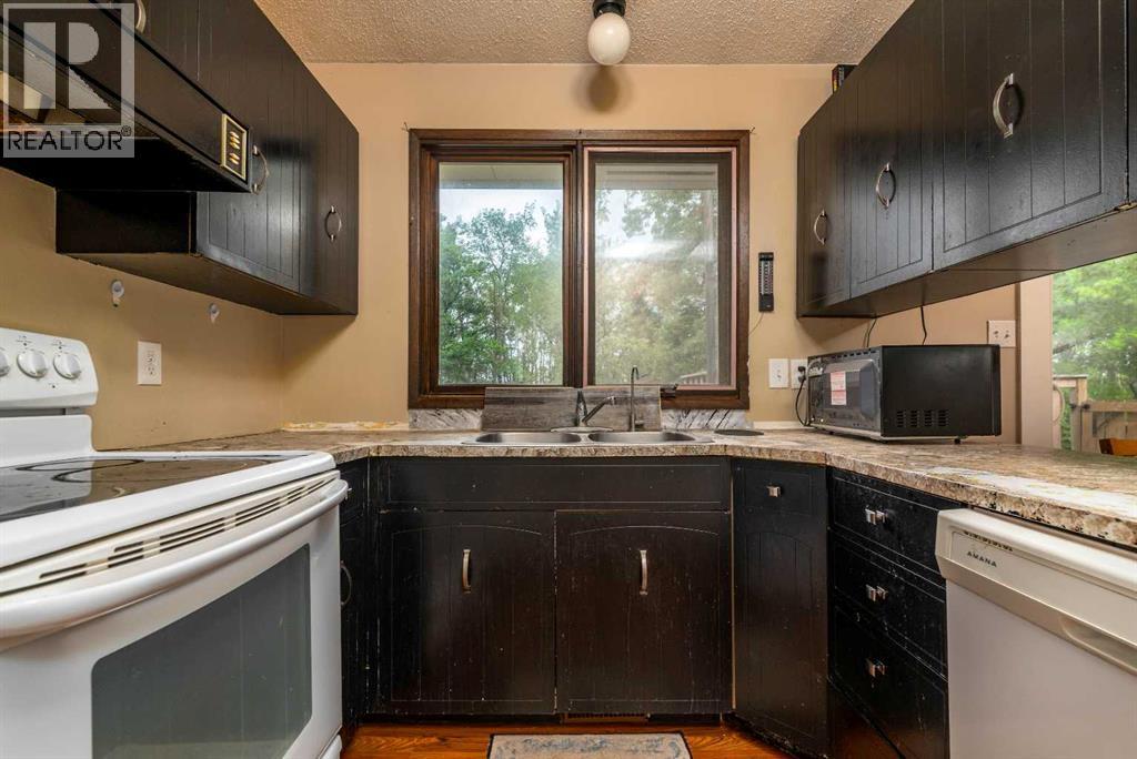108 3 Avenue W - Image 10