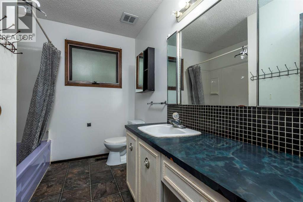 108 3 Avenue W - Image 12