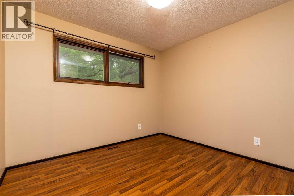 108 3 Avenue W - Image 14