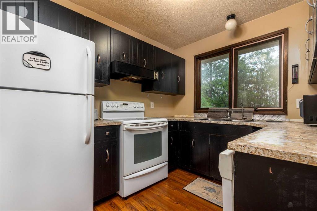 108 3 Avenue W - Image 9