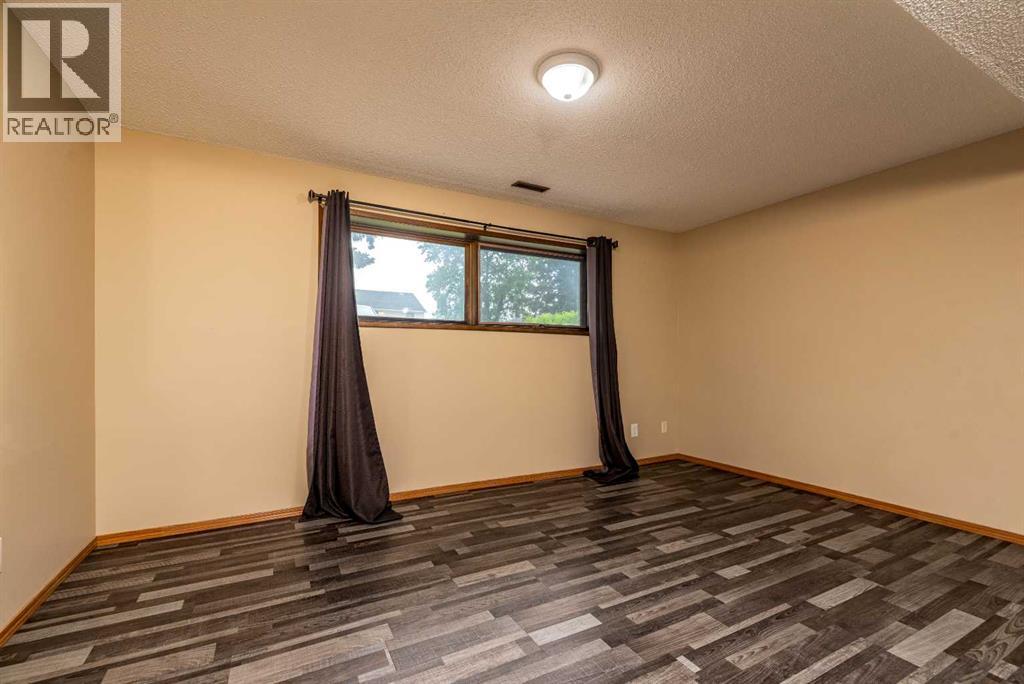 108 3 Avenue W - Image 16