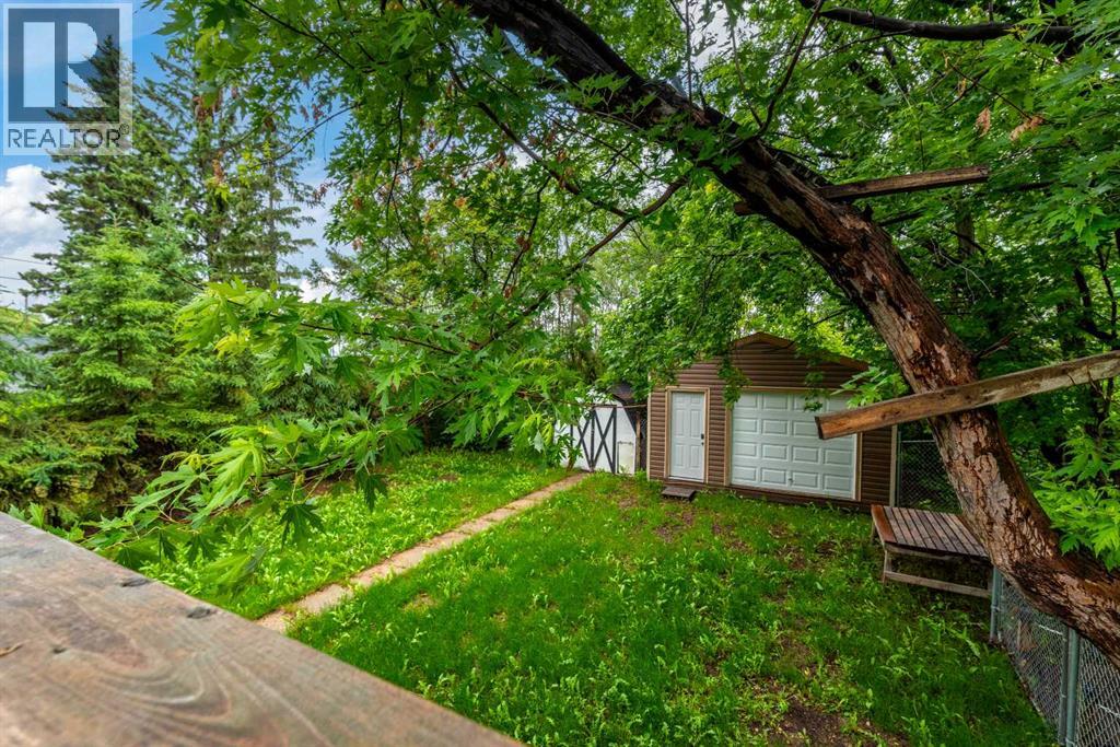 108 3 Avenue W - 32