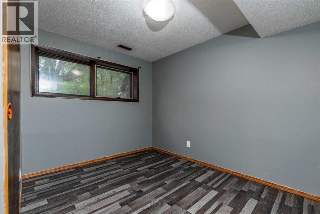 108 3 Avenue W - Image 23
