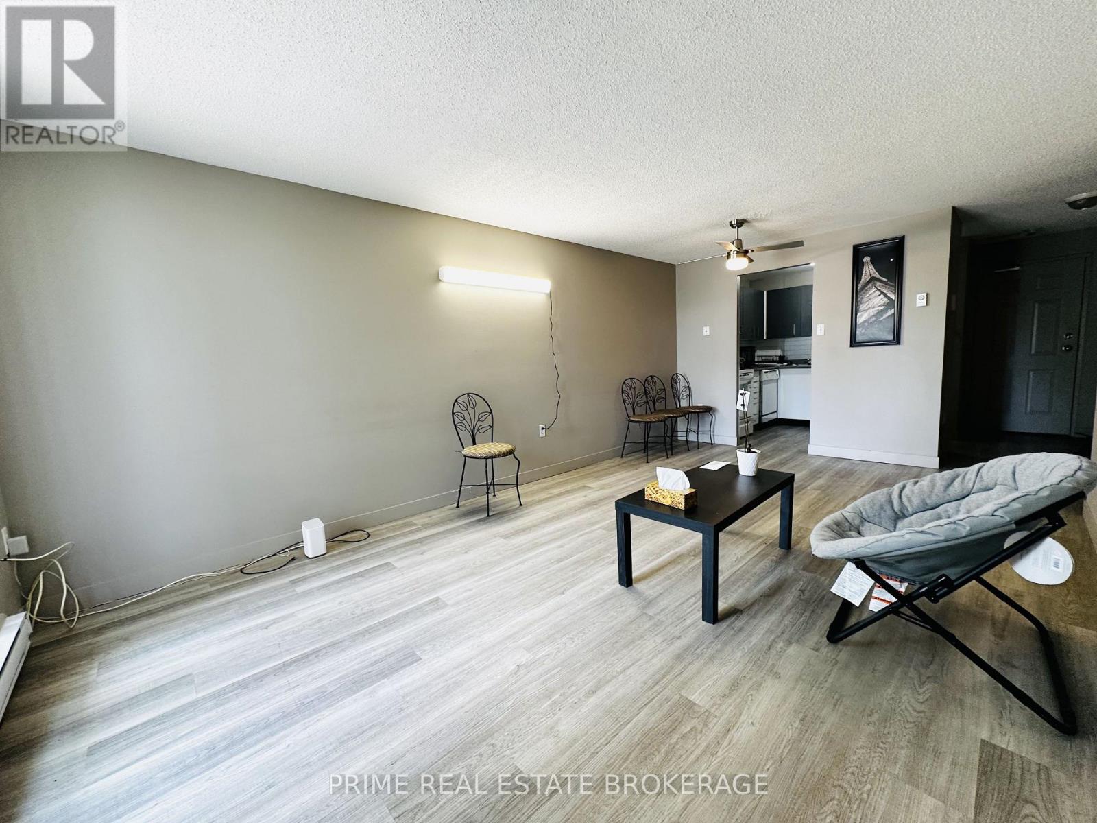 #204 626 FIRST STREET - Image 4