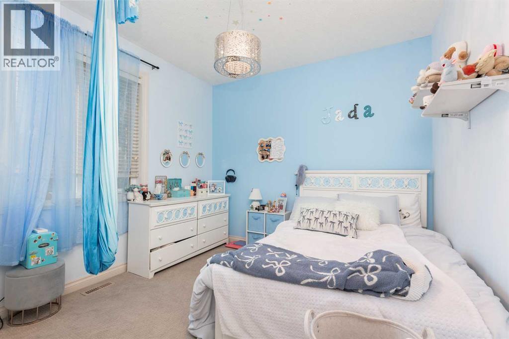 8 Riverton Crescent W - 13