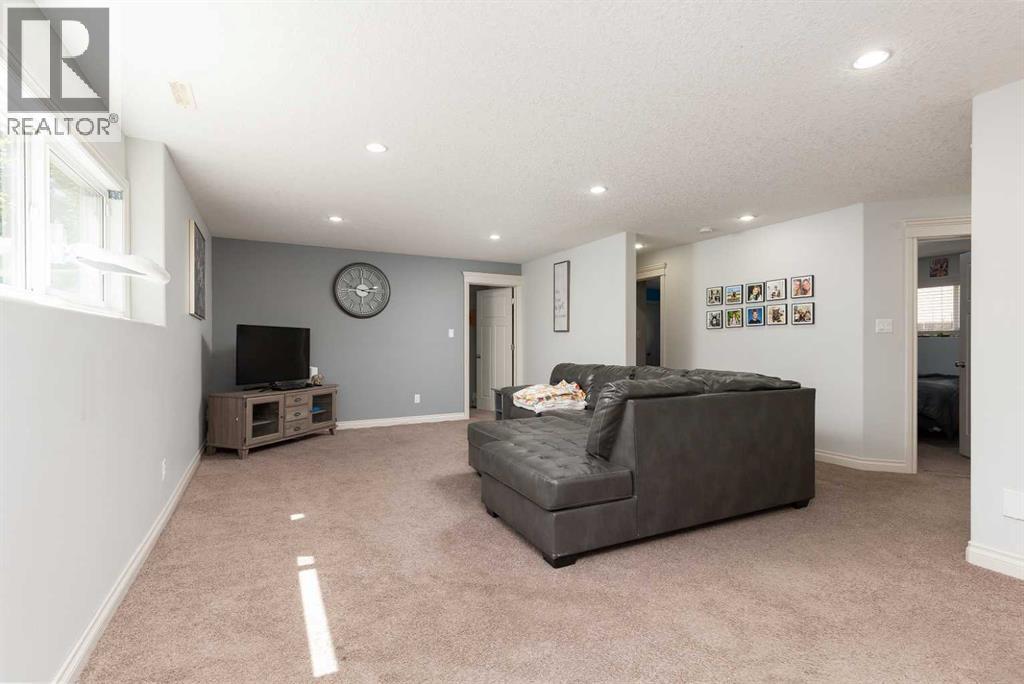 8 Riverton Crescent W - 15