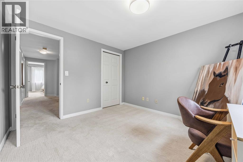 914 VARSITY CRESCENT - 22