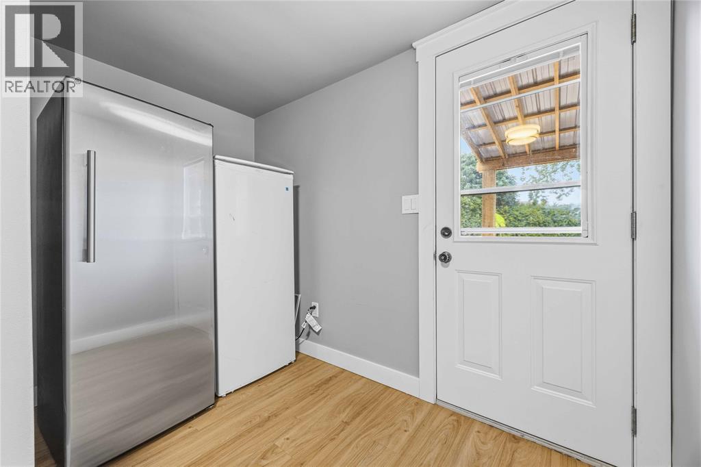 914 VARSITY CRESCENT - 28