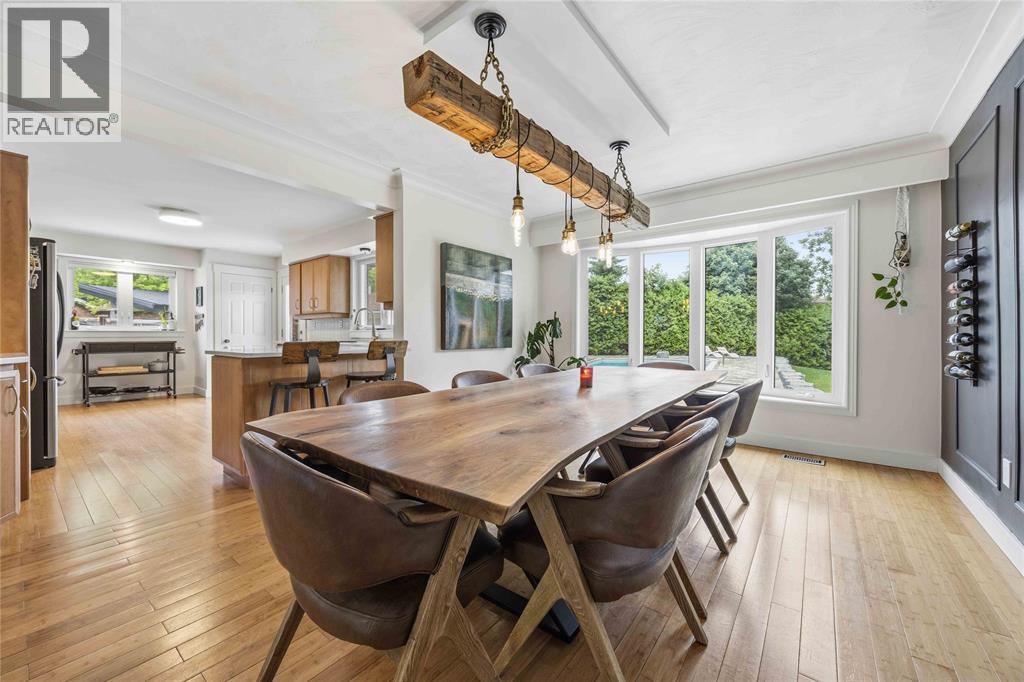 914 VARSITY CRESCENT - 6