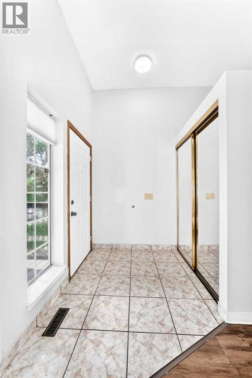 6934 Laguna Way NE - 5