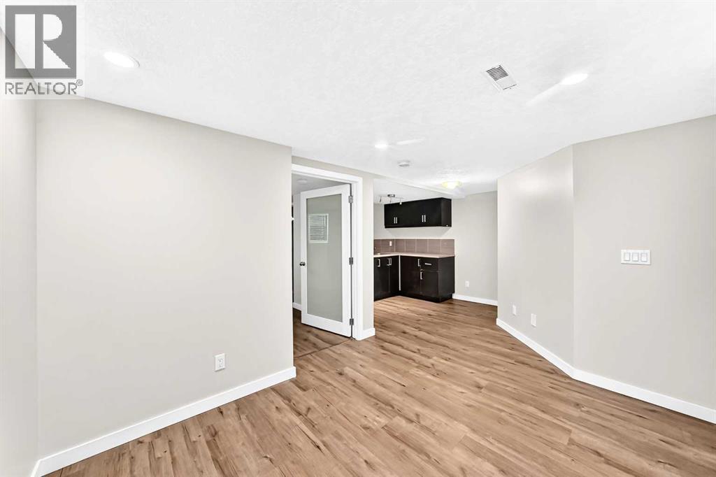 6934 Laguna Way NE - 40
