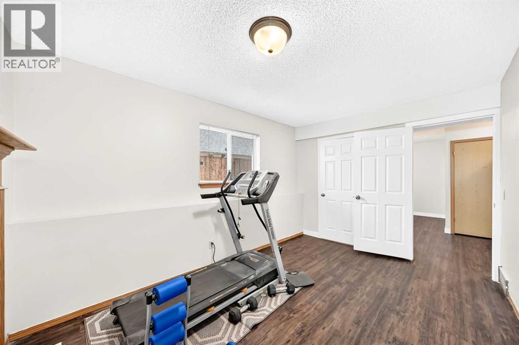 6934 Laguna Way NE - 32