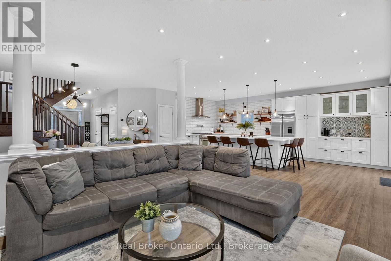 81 SHOWCASE DRIVE - Image 19