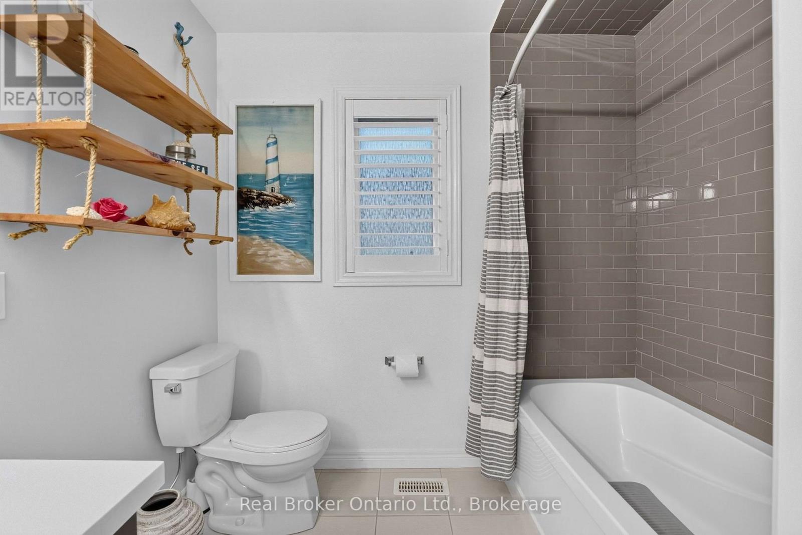 81 SHOWCASE DRIVE - Image 29