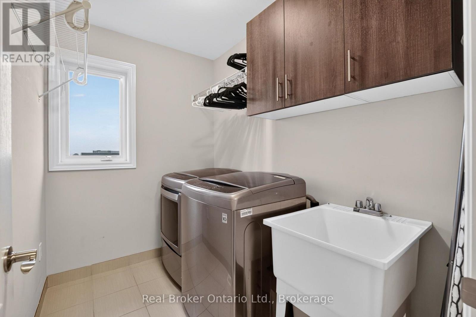 81 SHOWCASE DRIVE - Image 32