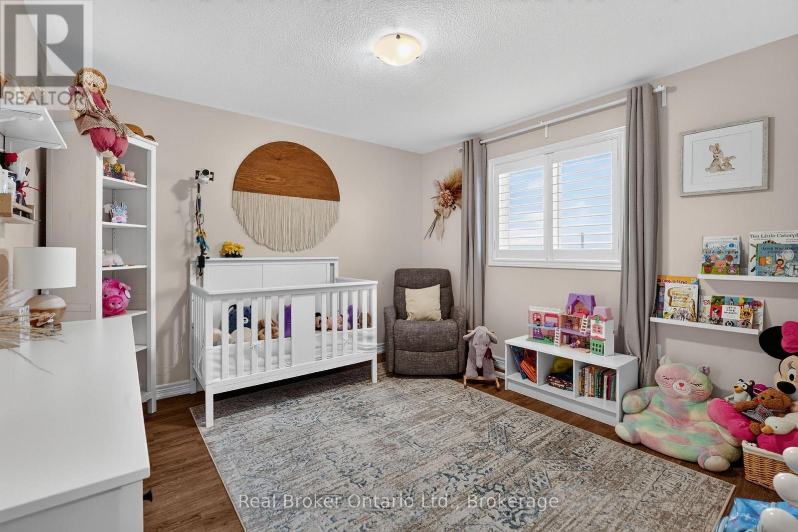81 SHOWCASE DRIVE - Image 33