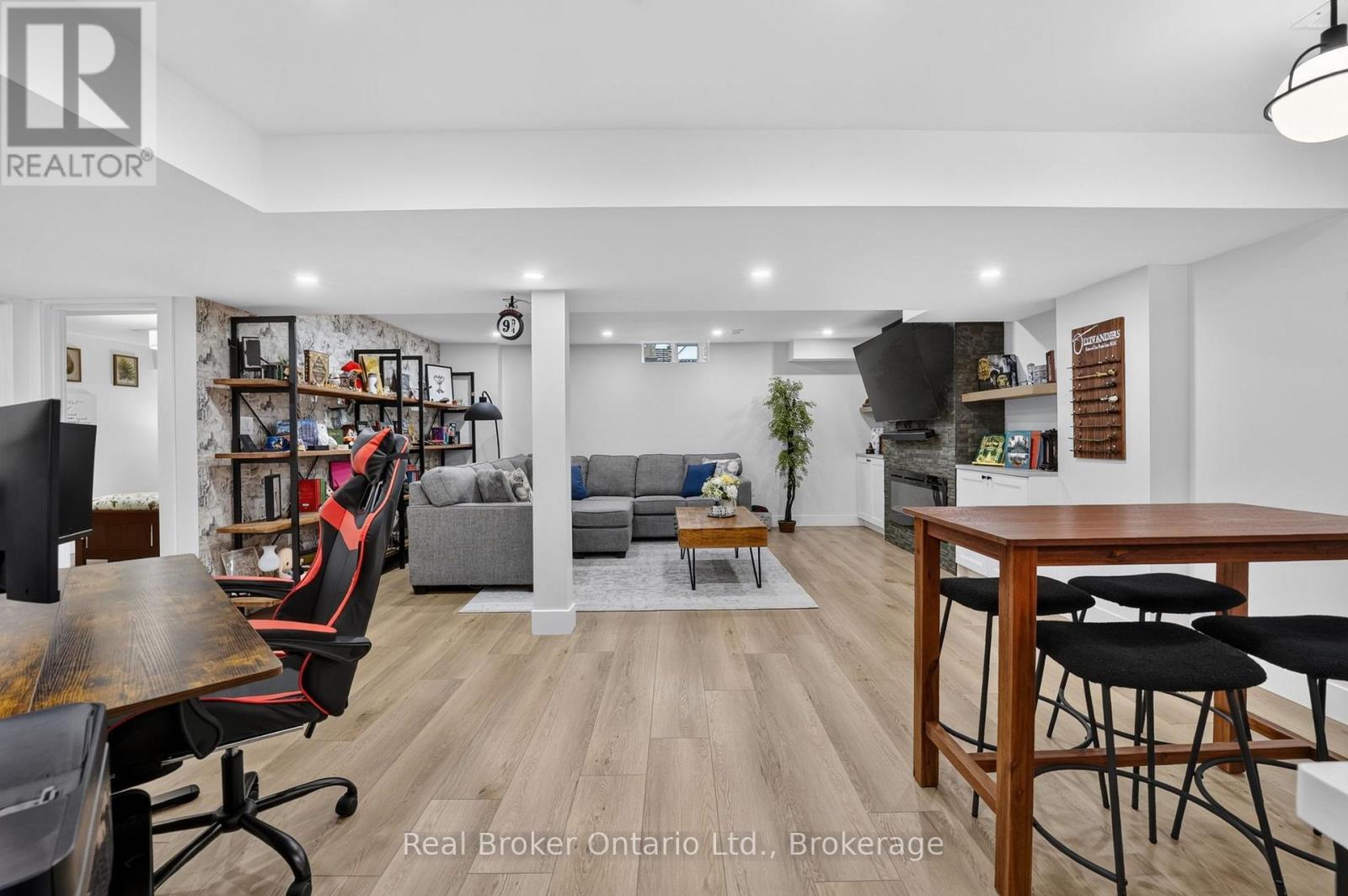 81 SHOWCASE DRIVE - Image 37
