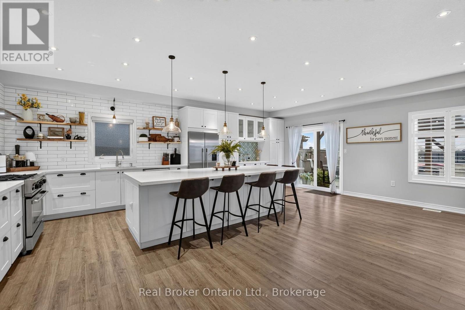 81 SHOWCASE DRIVE - Image 9