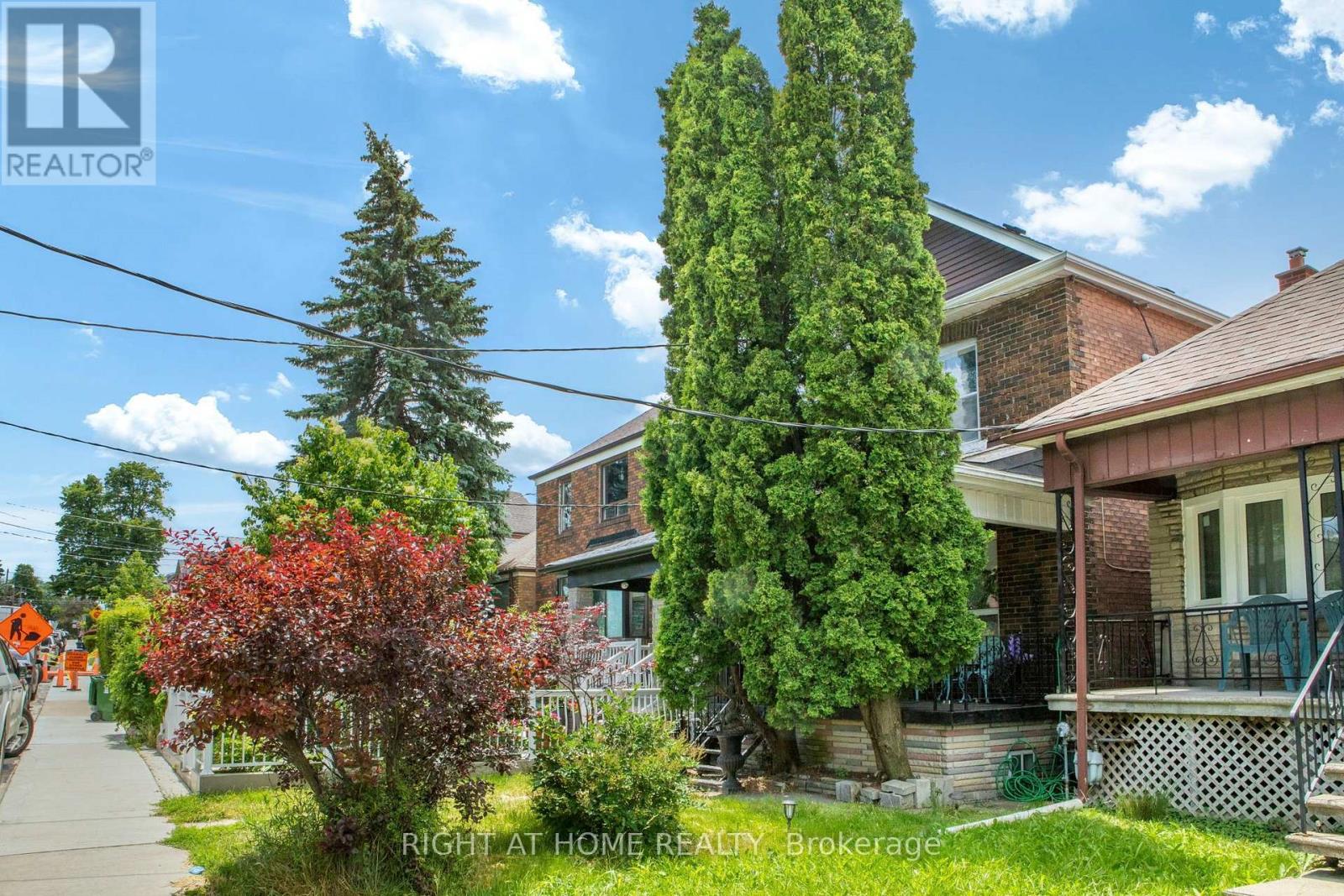290 MCROBERTS AVENUE - 1
