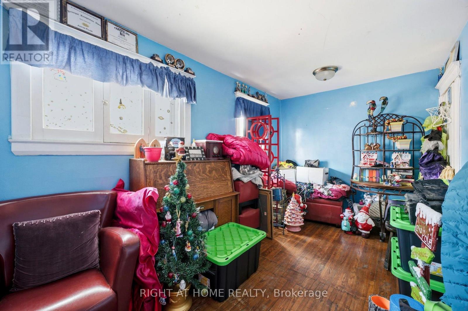 290 MCROBERTS AVENUE - Image 16
