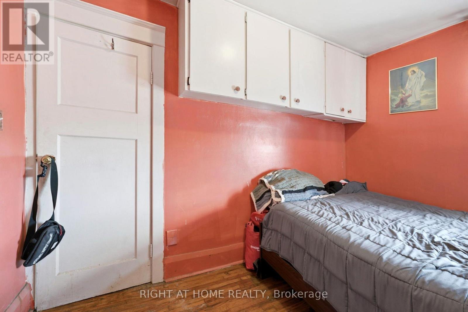 290 MCROBERTS AVENUE - Image 19