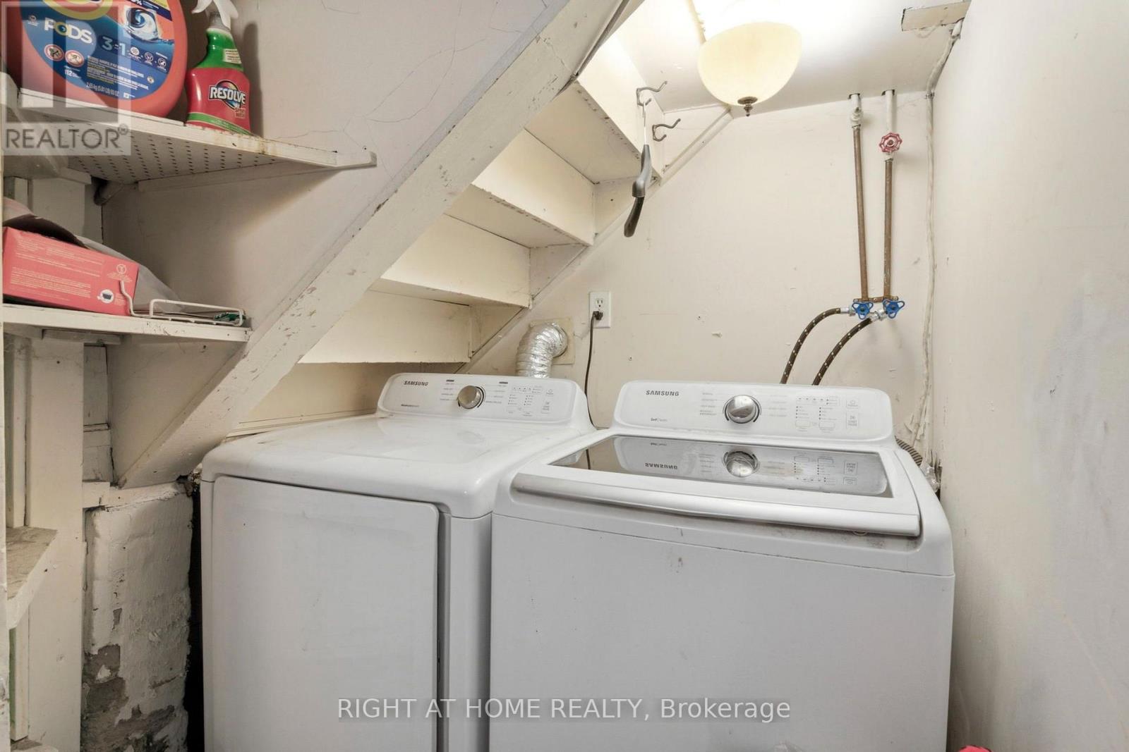 290 MCROBERTS AVENUE - 21