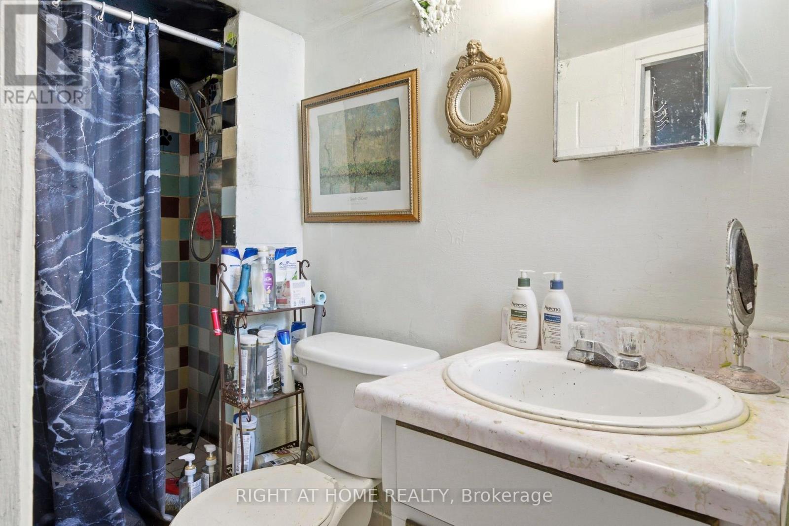 290 MCROBERTS AVENUE - 24