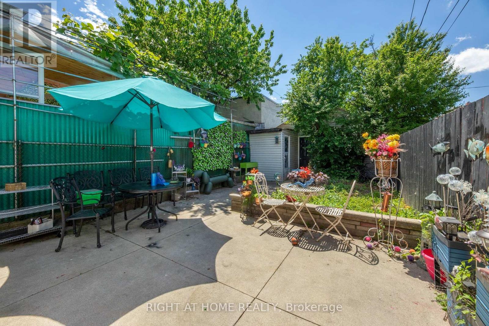 290 MCROBERTS AVENUE - Image 26