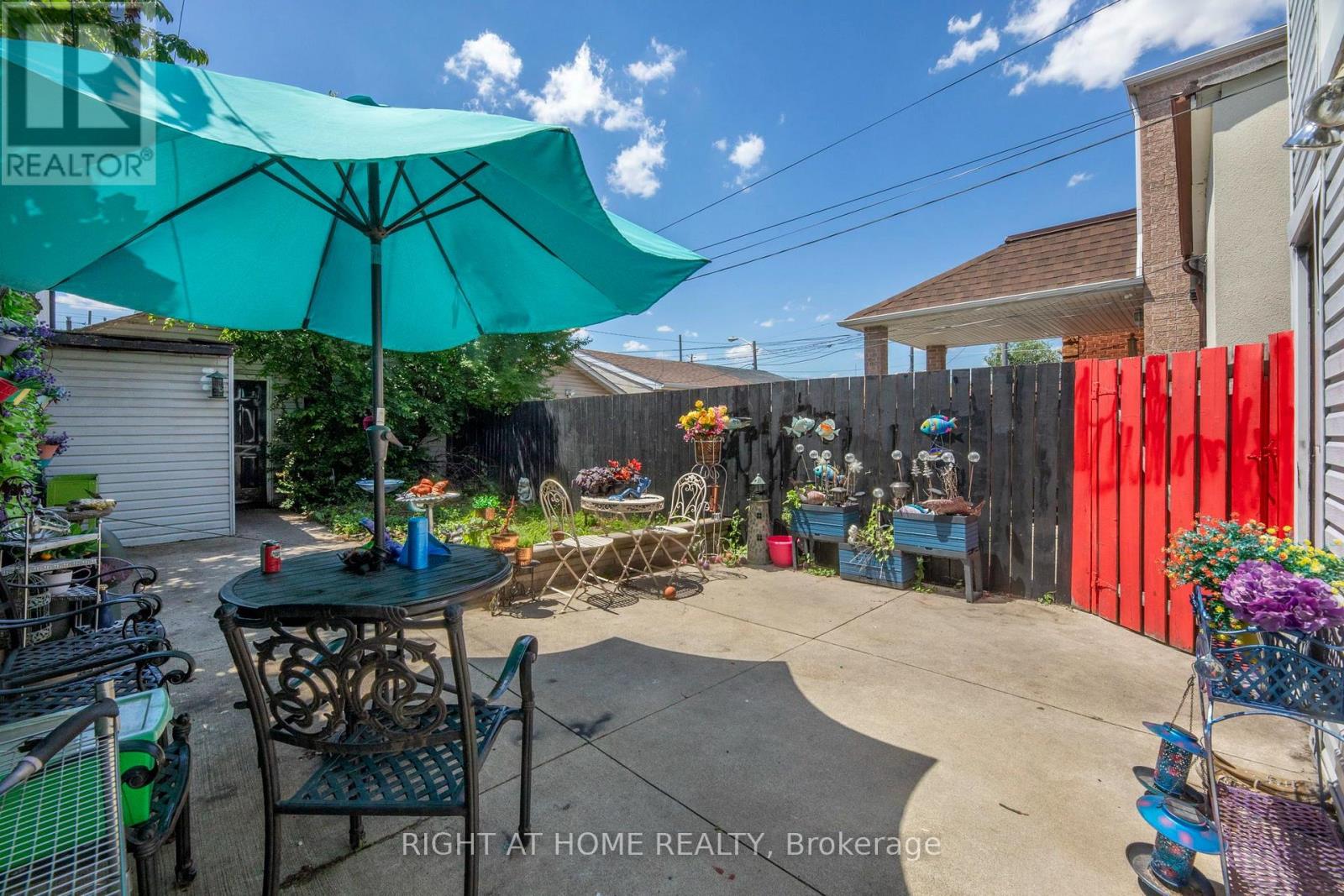 290 MCROBERTS AVENUE - 27
