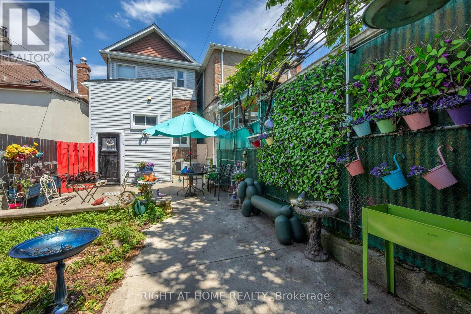 290 MCROBERTS AVENUE - Image 28