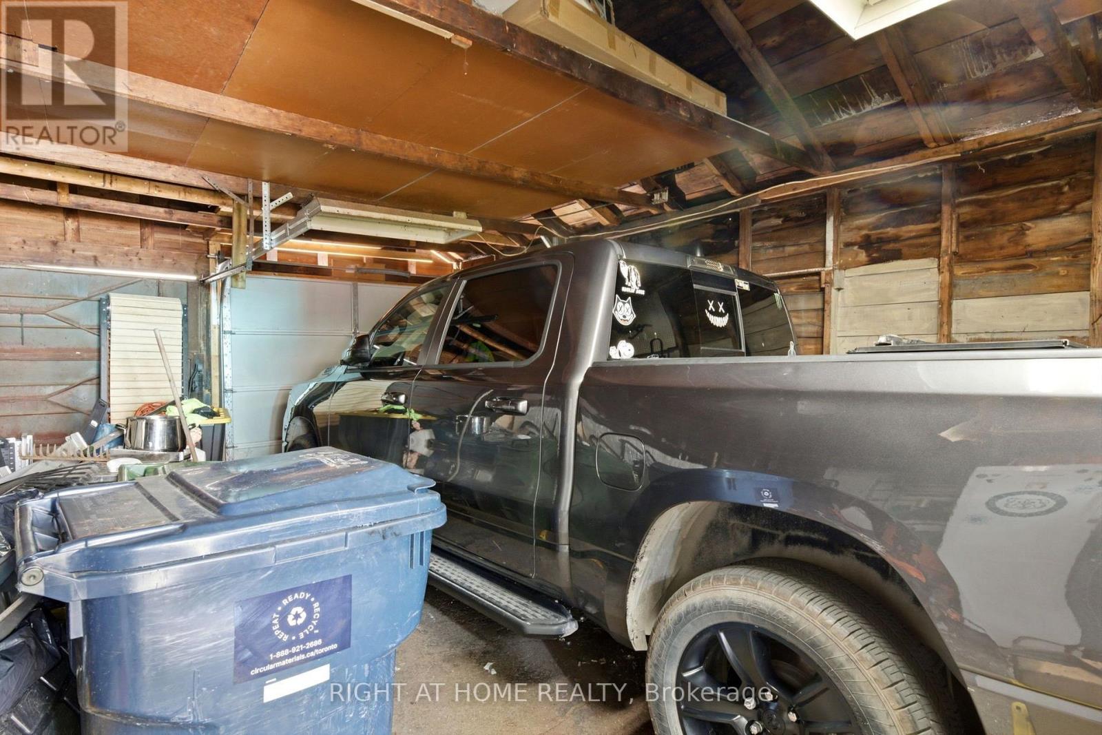 290 MCROBERTS AVENUE - 32