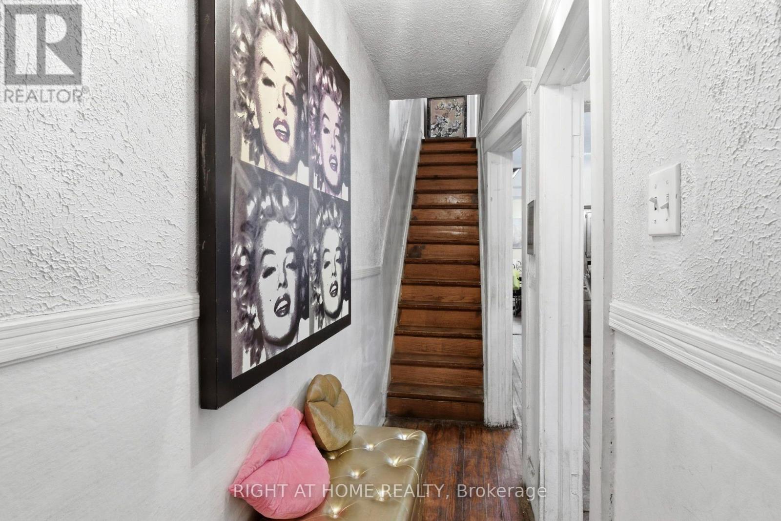 290 MCROBERTS AVENUE - 4