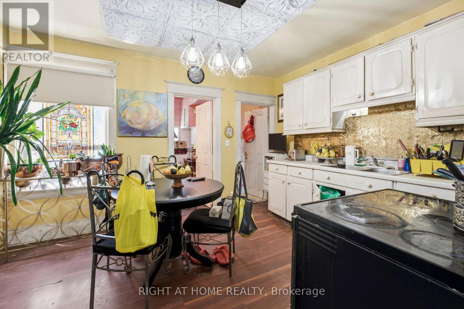290 MCROBERTS AVENUE - 9
