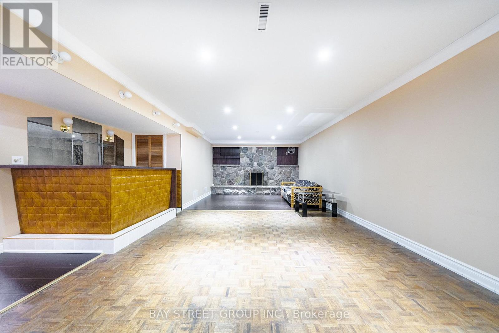 441 GUILDWOOD PARKWAY - Image 44