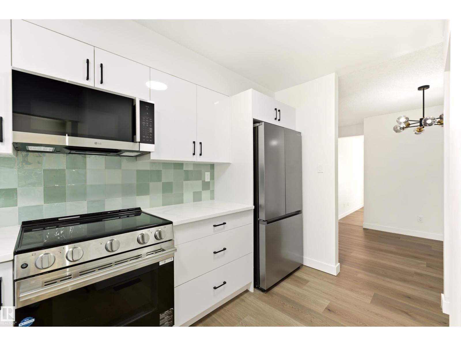 #4 7604 29 AV NW - 11