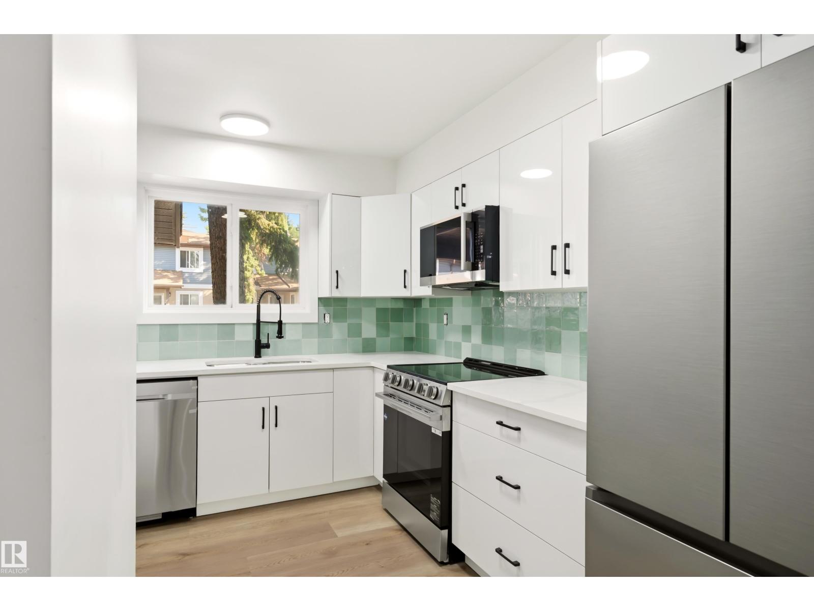 #4 7604 29 AV NW - 12