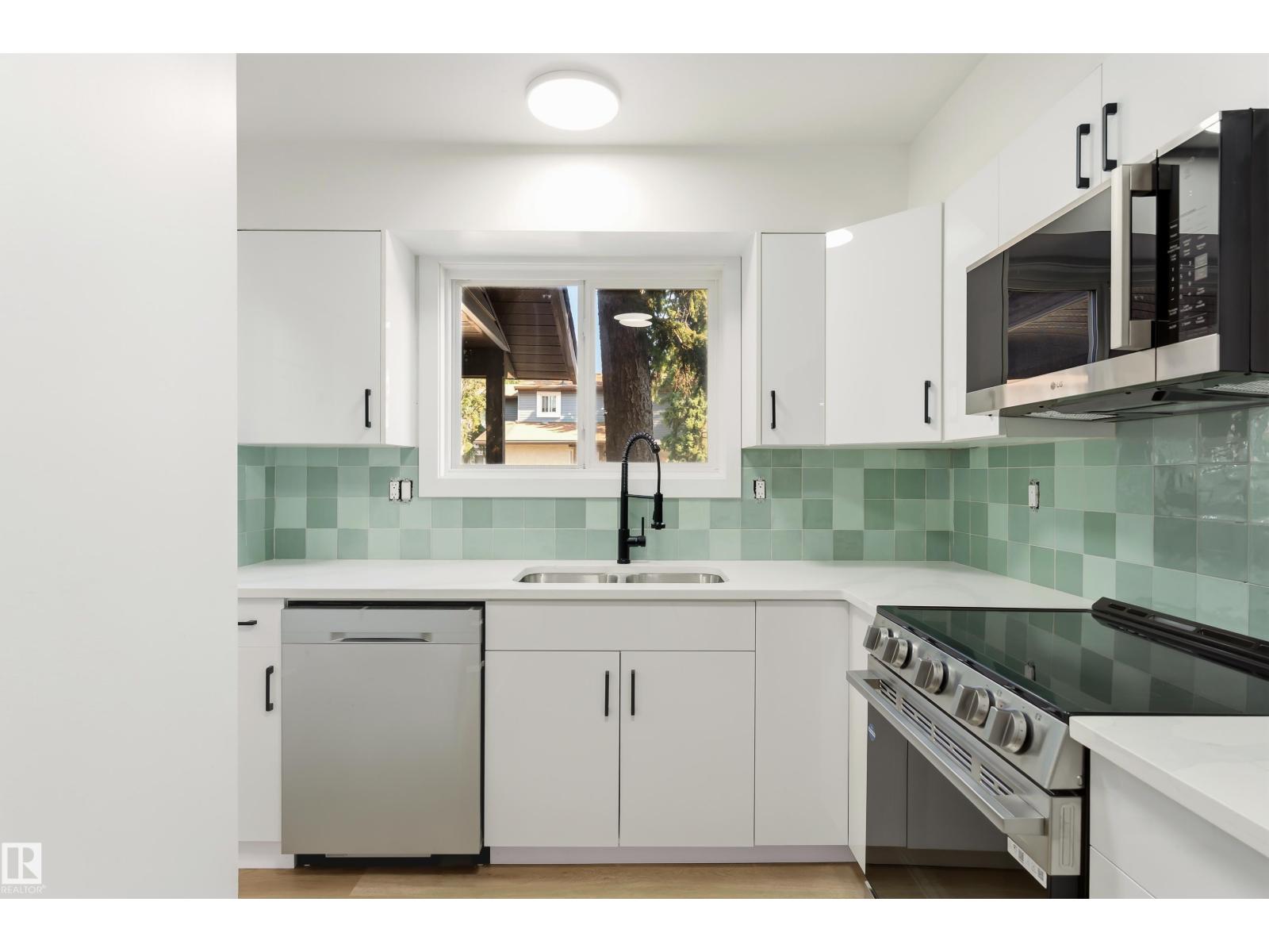 #4 7604 29 AV NW - 13