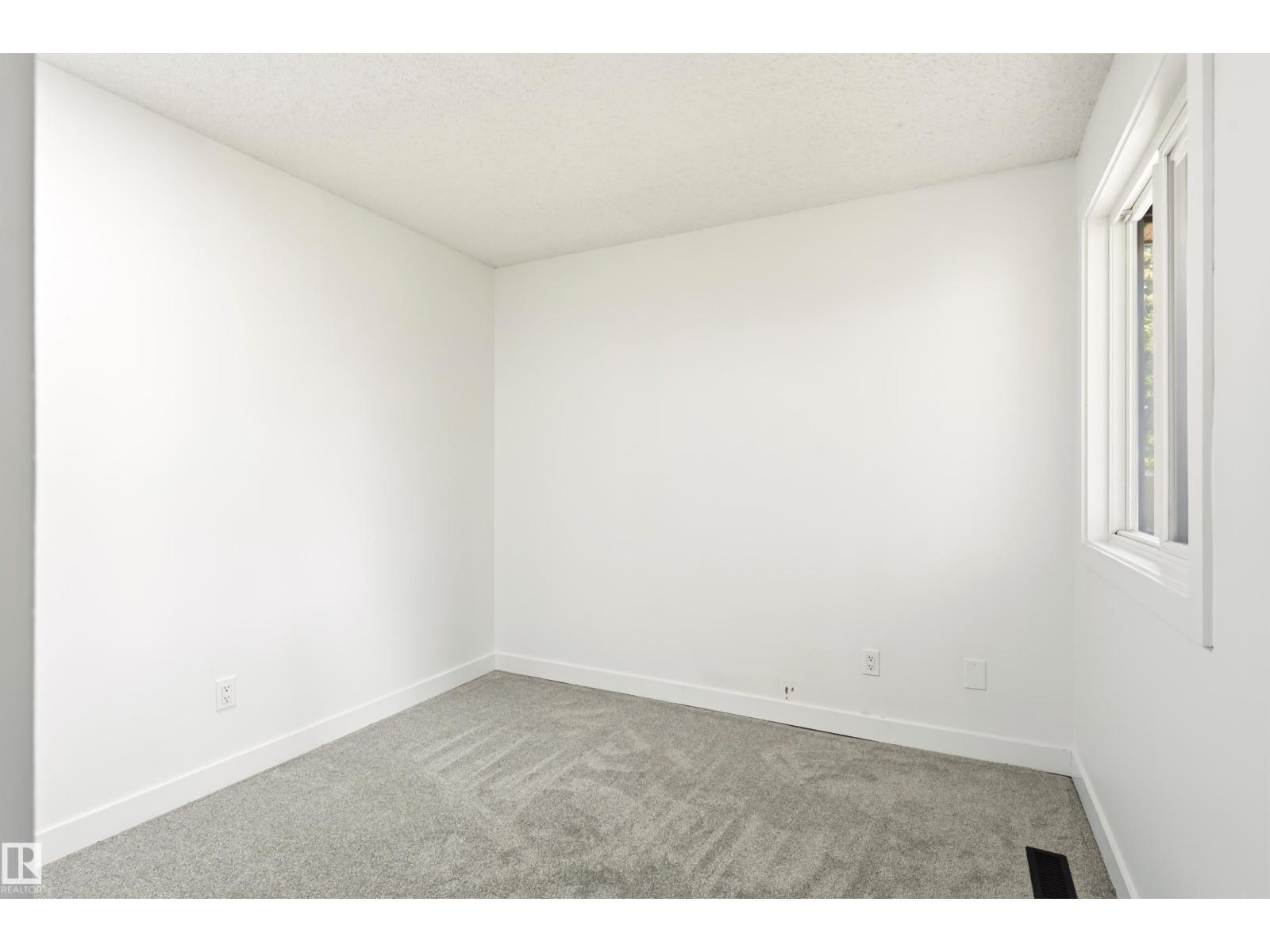 #4 7604 29 AV NW - 14