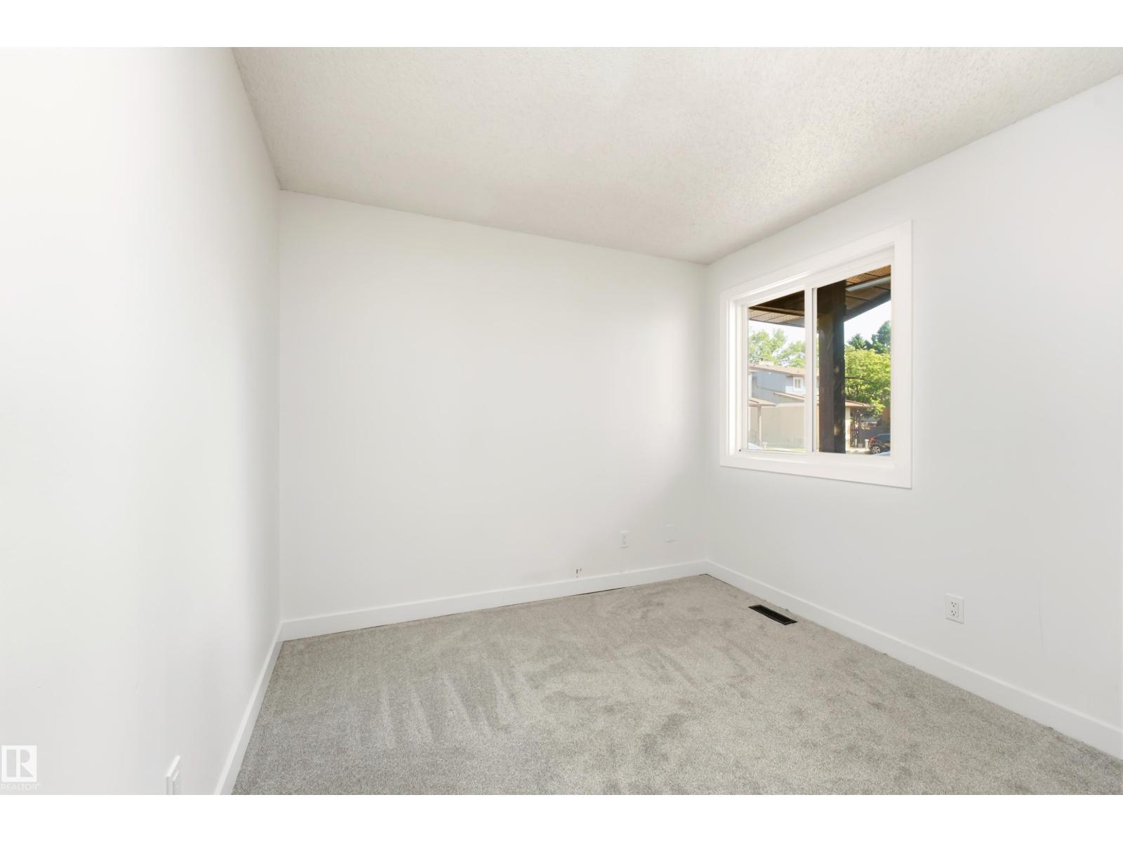 #4 7604 29 AV NW - 15