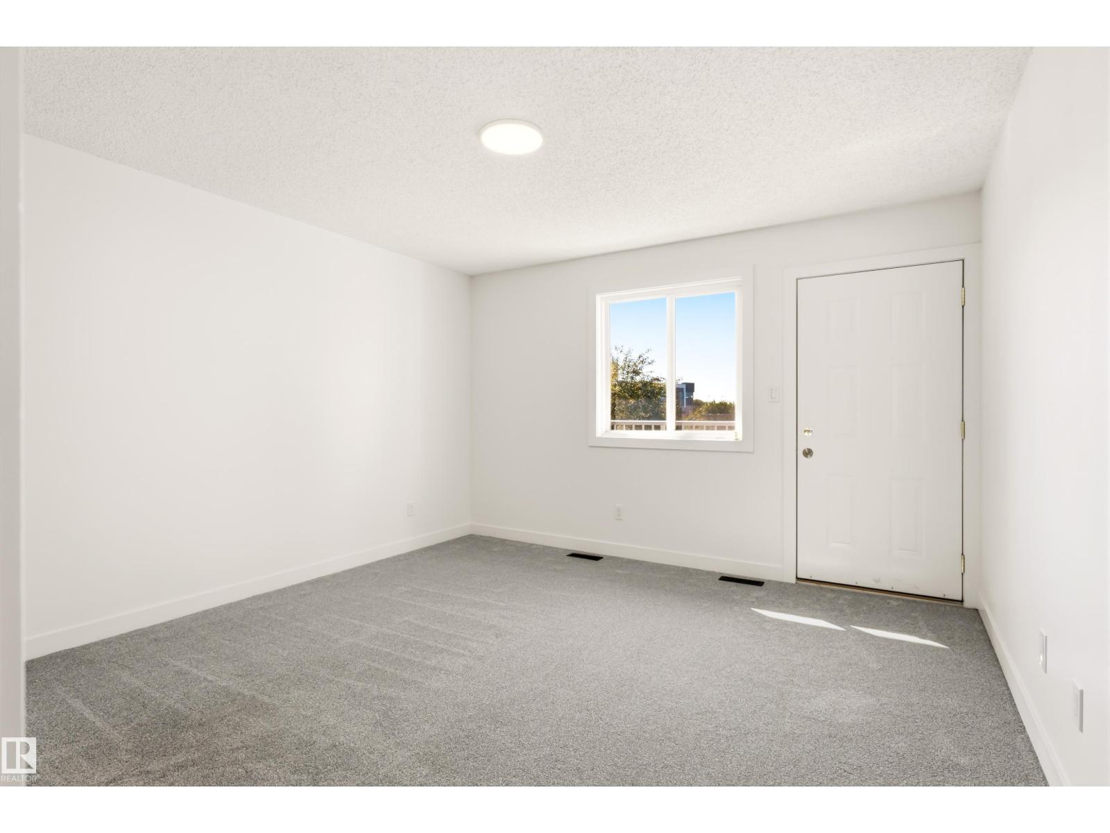 #4 7604 29 AV NW - 19