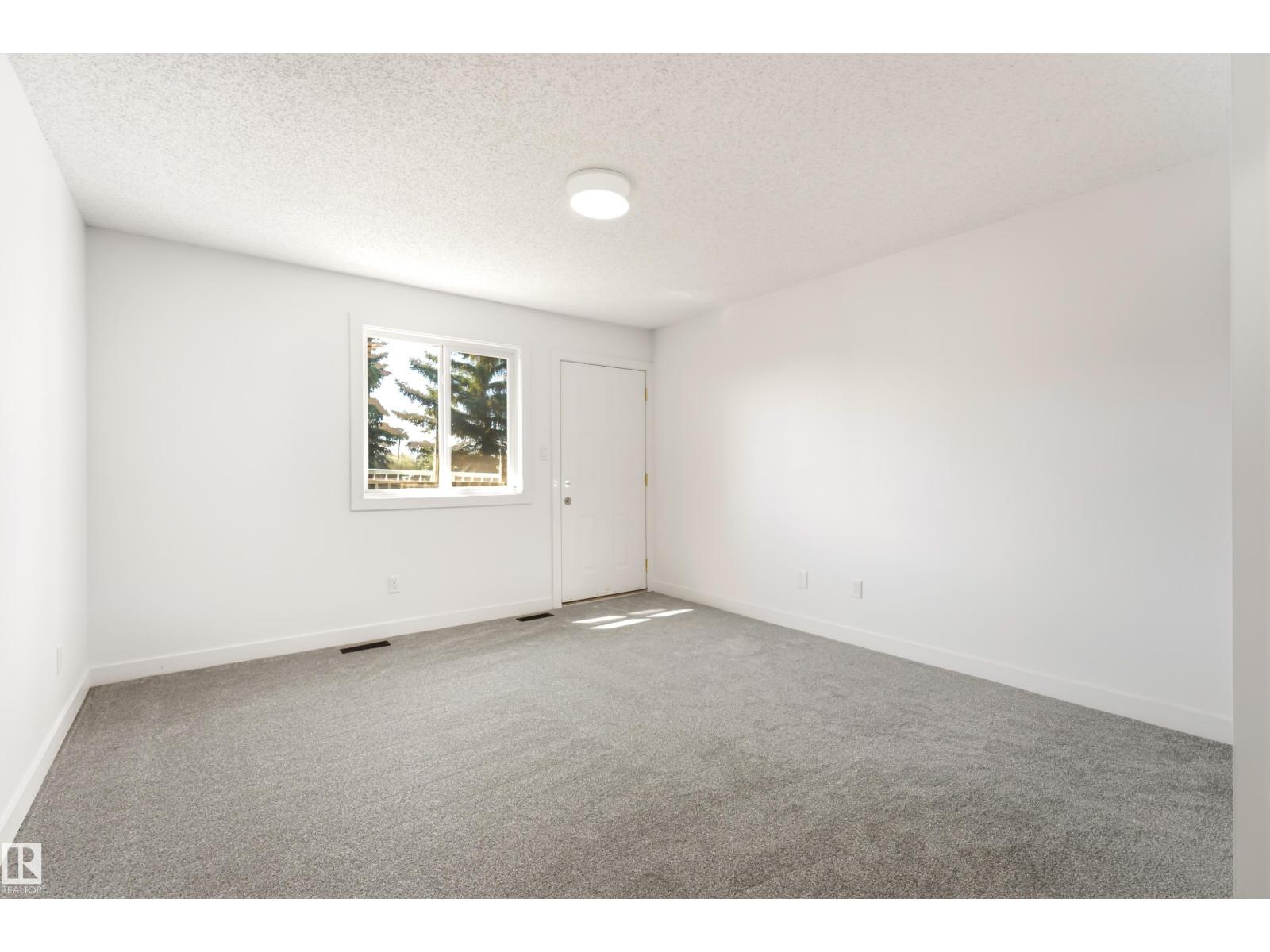 #4 7604 29 AV NW - 20
