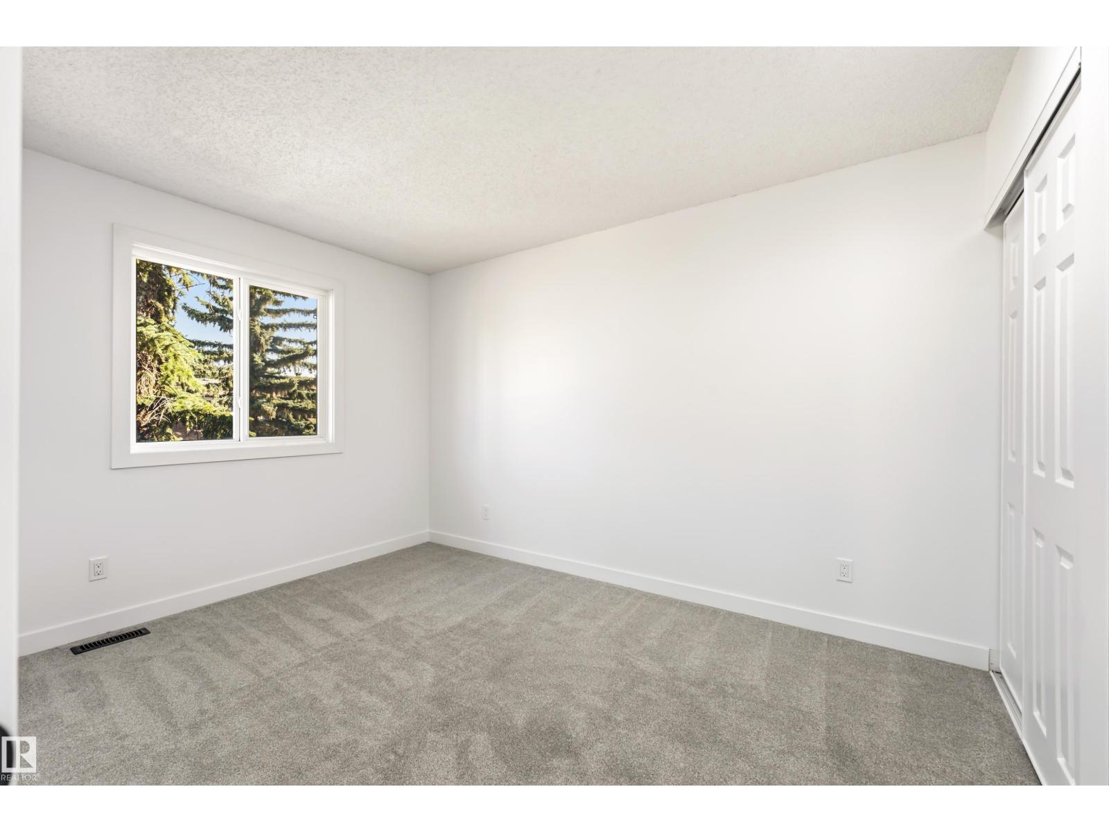 #4 7604 29 AV NW - 24