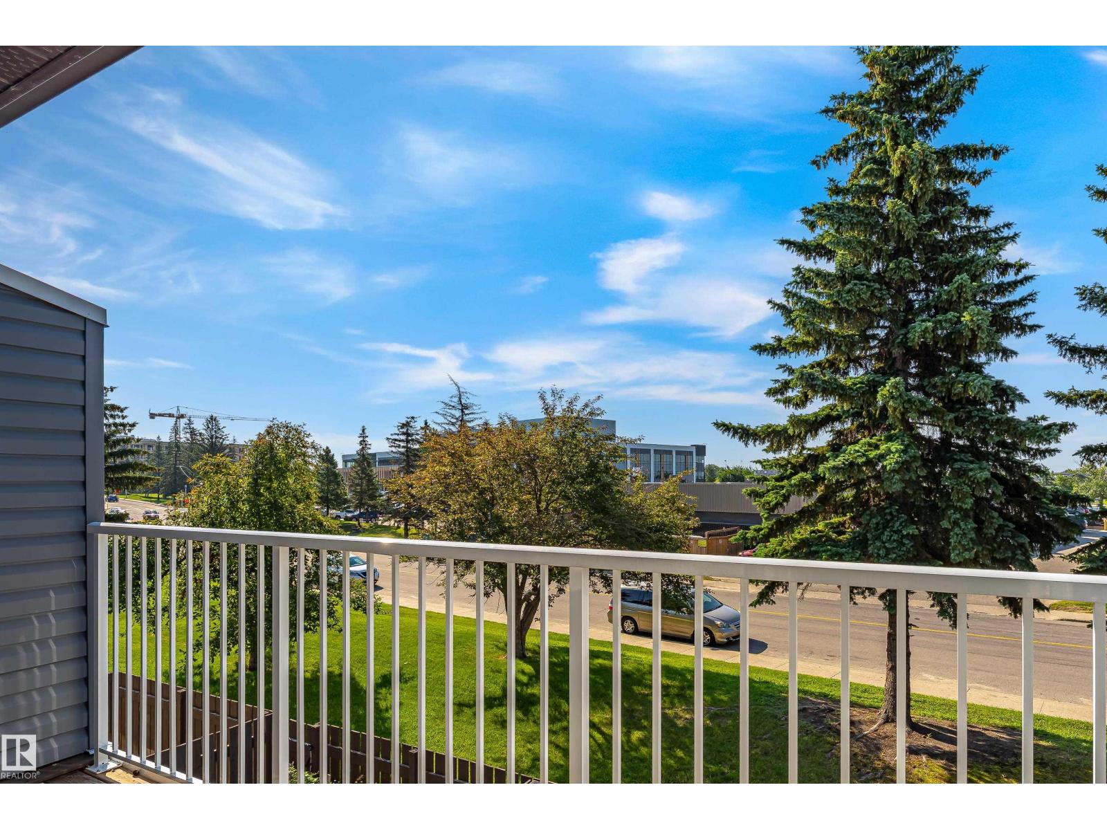 #4 7604 29 AV NW - 26