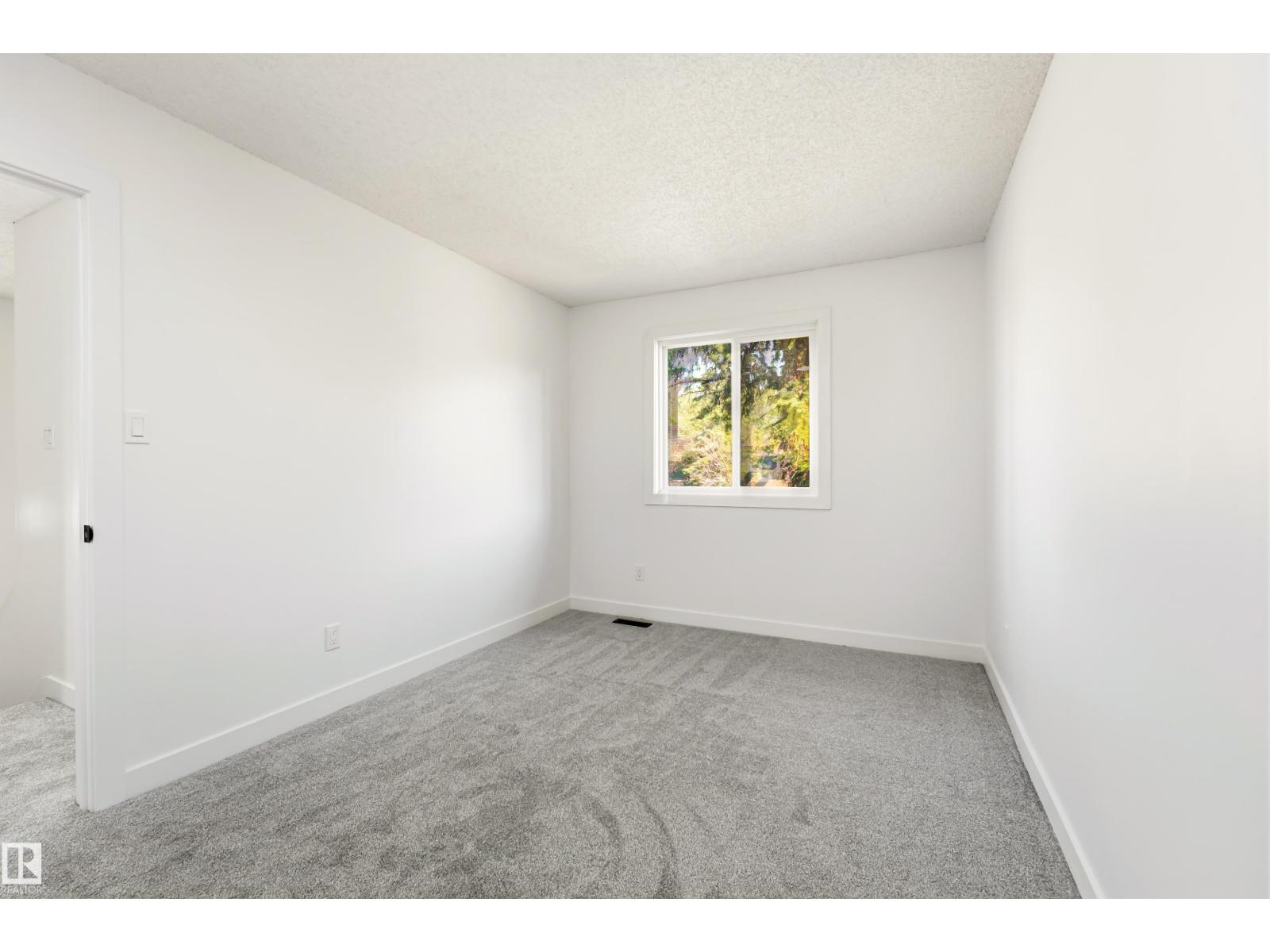 #4 7604 29 AV NW - 27