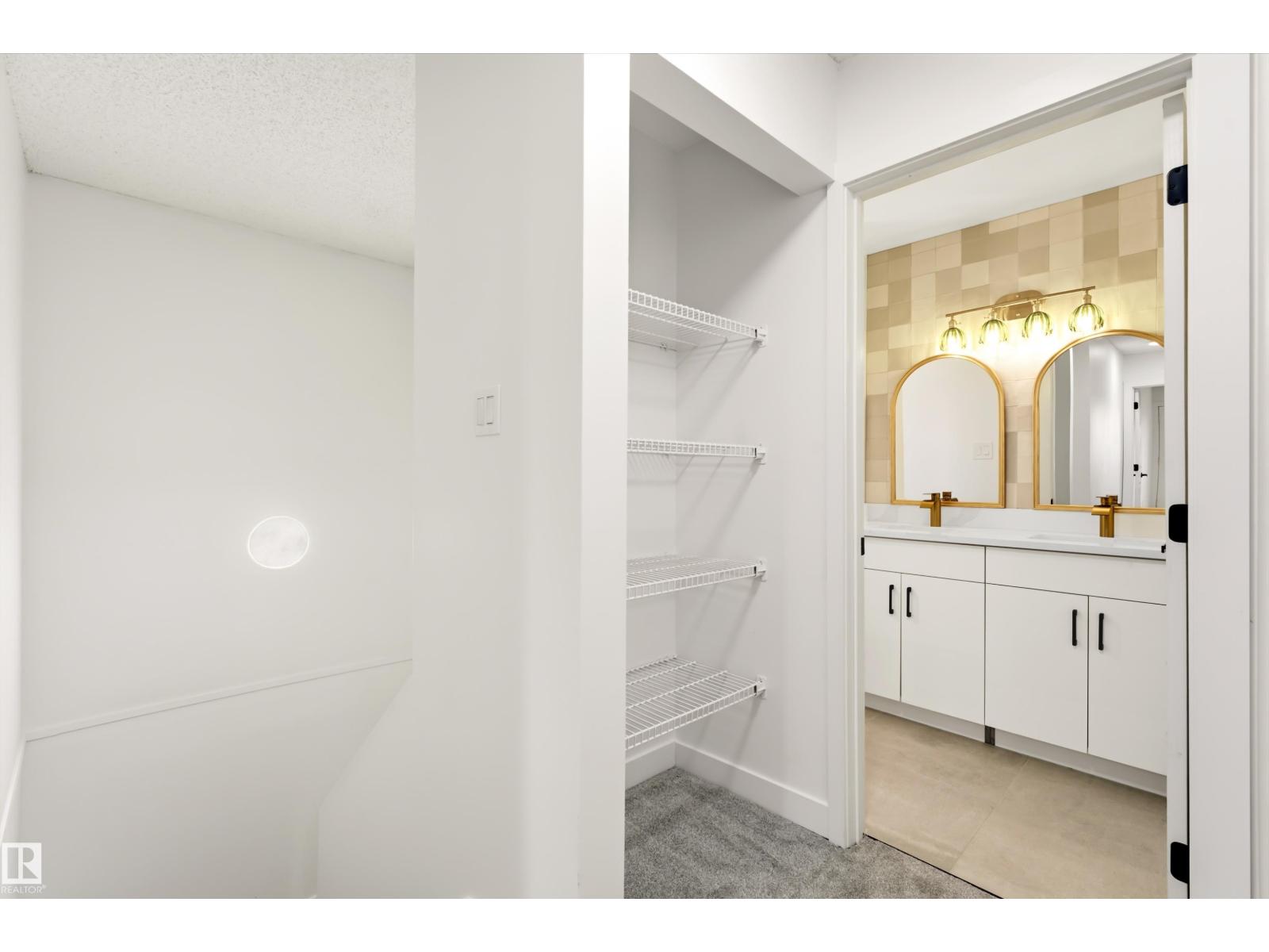 #4 7604 29 AV NW - 29